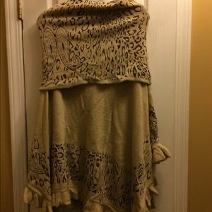 Women’s wrap tan and brown. One size